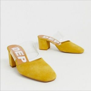DEEP YELLOW LEATHER YELLOW MULES(mint condition)